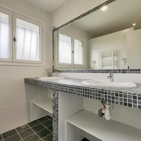 Charmante Maison Avec Piscine A