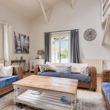 Charmante Maison Avec Piscine A *