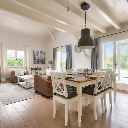 Charmante Maison Avec Piscine A *