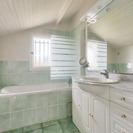 Holiday home Charmante Maison Avec Piscine A *
