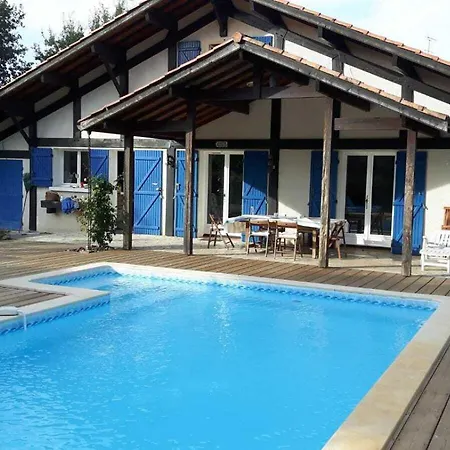 Holiday home Charmante Maison Avec Piscine A Andernos-les-Bains