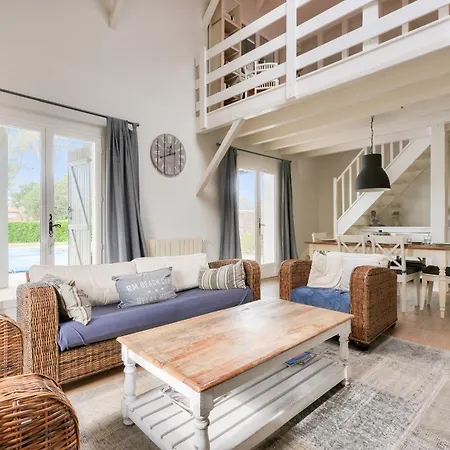 Charmante Maison Avec Piscine A *